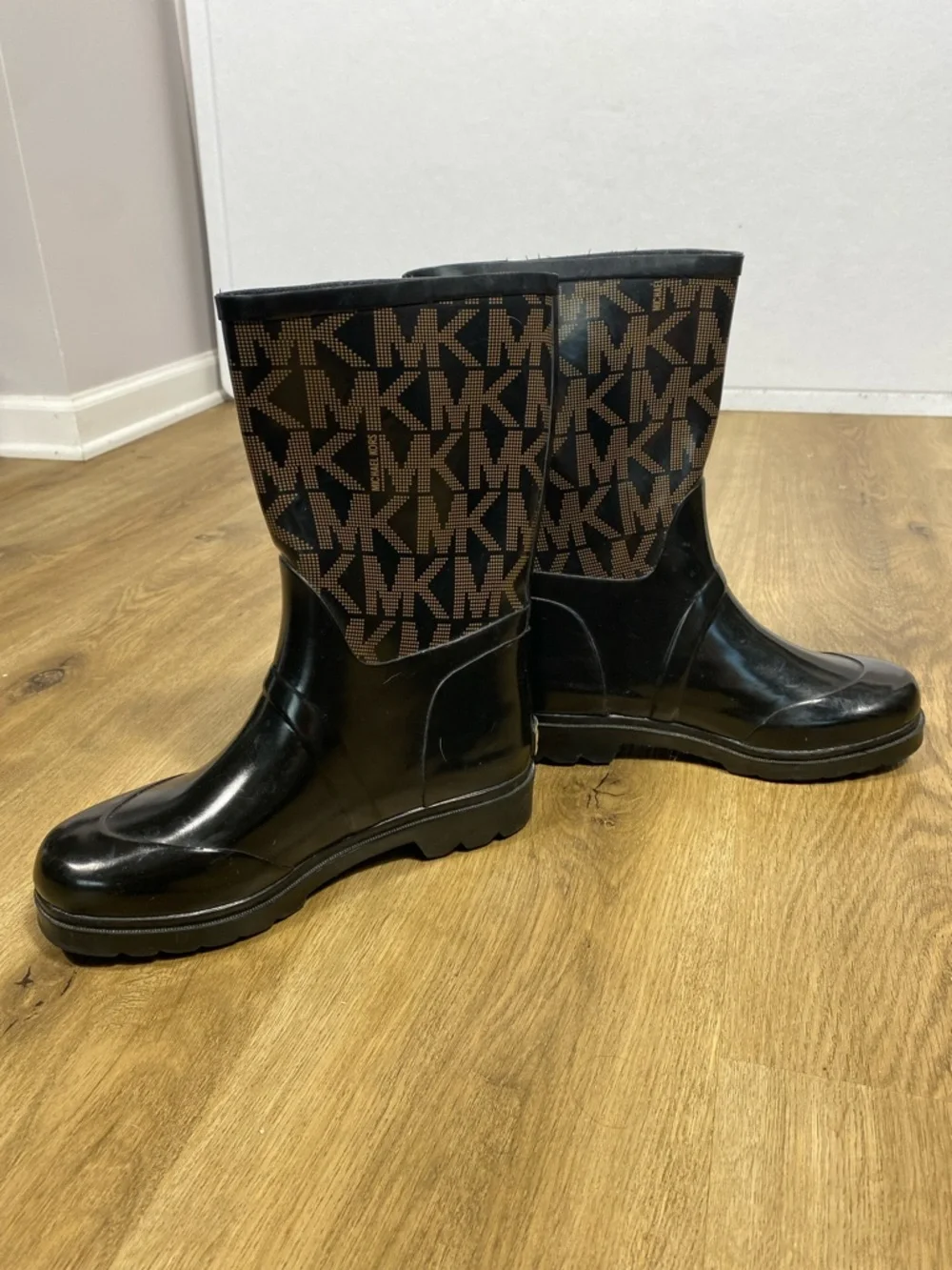 Michael Kors Black & Brown MK Logo Short Rain Boots size 7